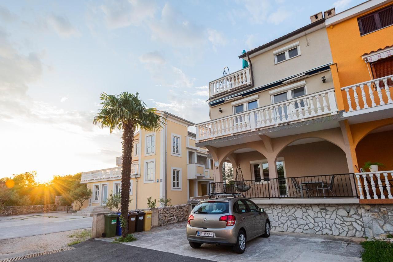 Apartments Dino Malinska Exterior photo
