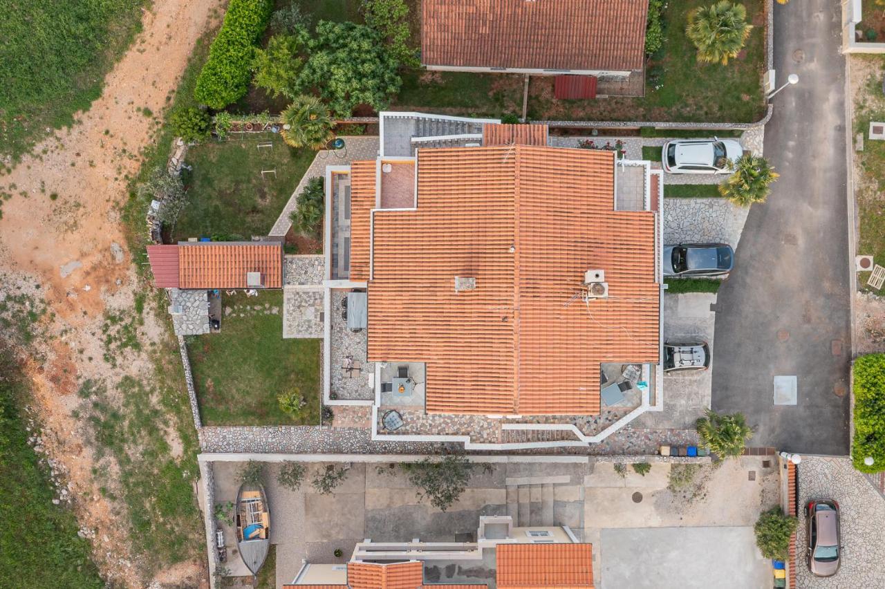 Apartments Dino Malinska Exterior photo